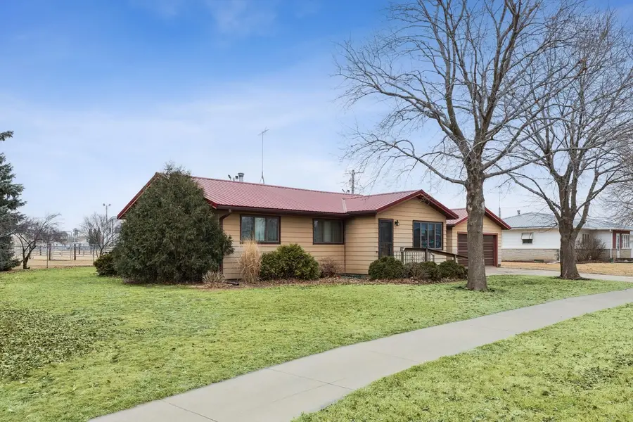 102 8th Street, Dewitt, IA 52742 - #2