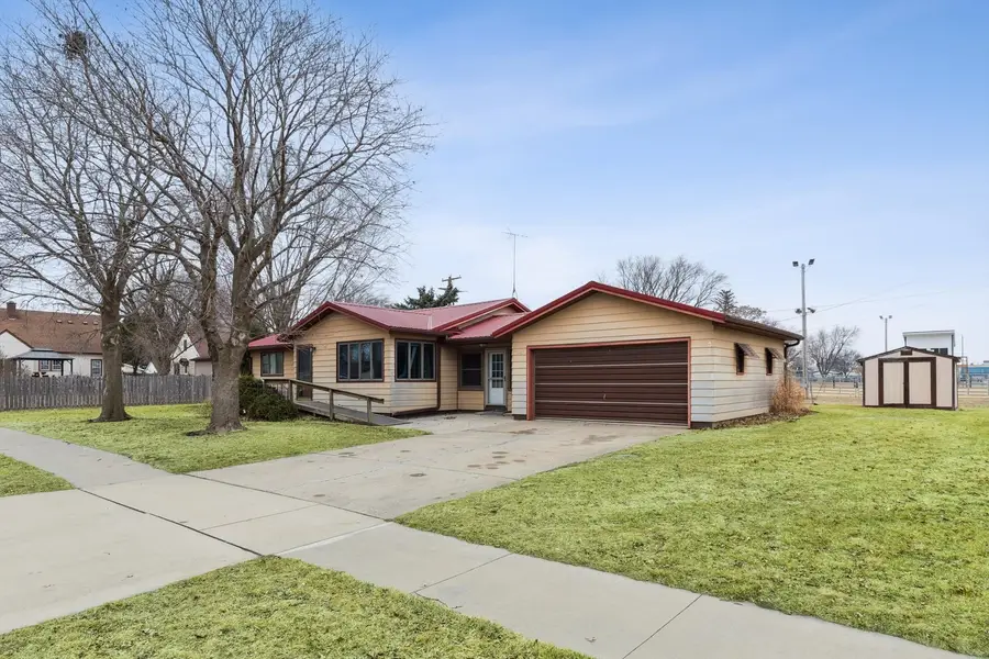 102 8th Street, Dewitt, IA 52742 - #3