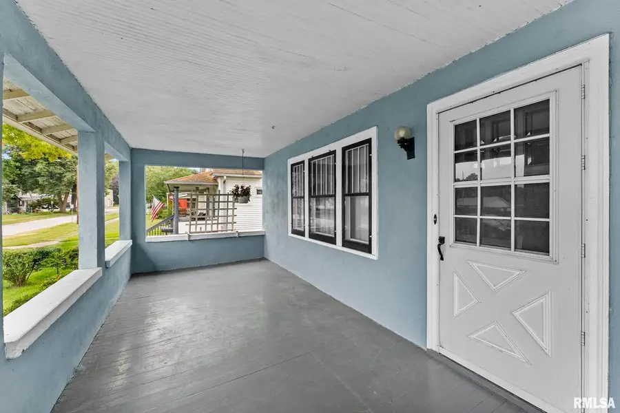 217 40th Street, Moline, IL 61265 - #3