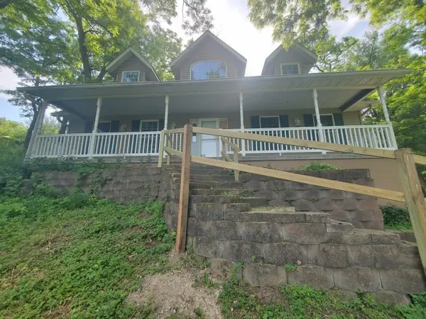 945 Waverly Road, Davenport, IA 52804
