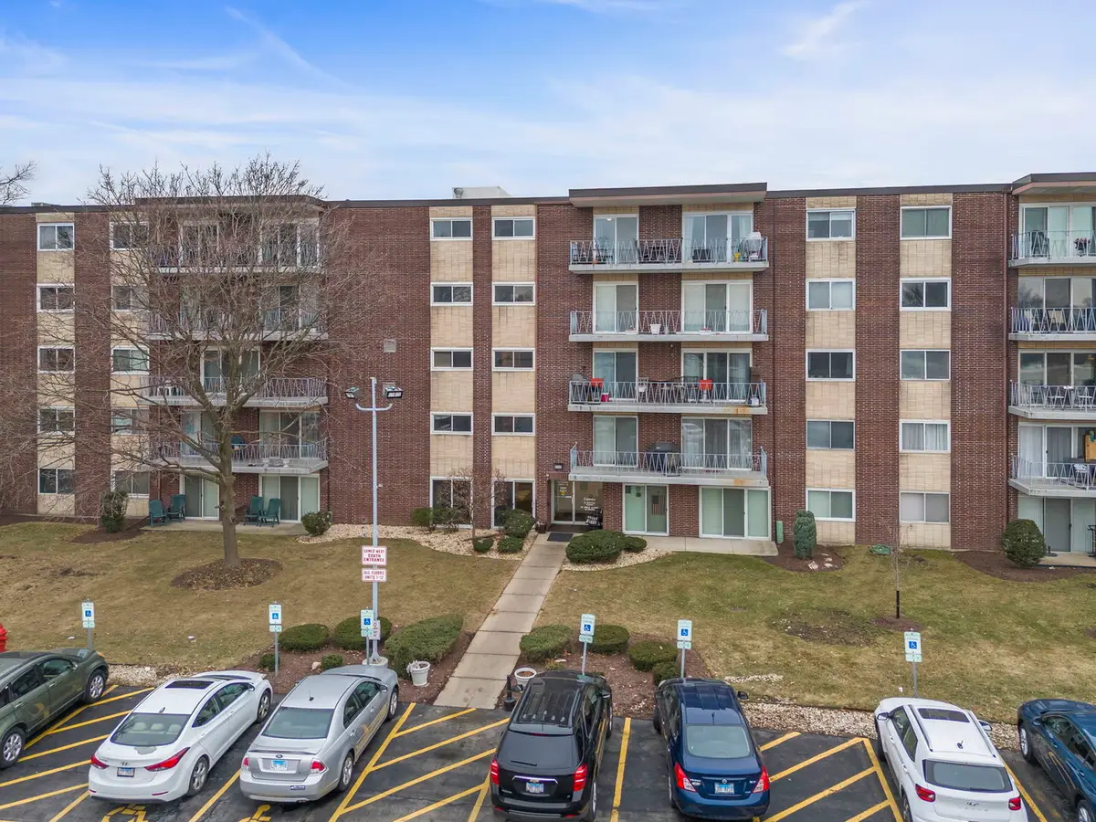 2900 Maple Avenue #15B, Downers Grove, IL 60515 - #1