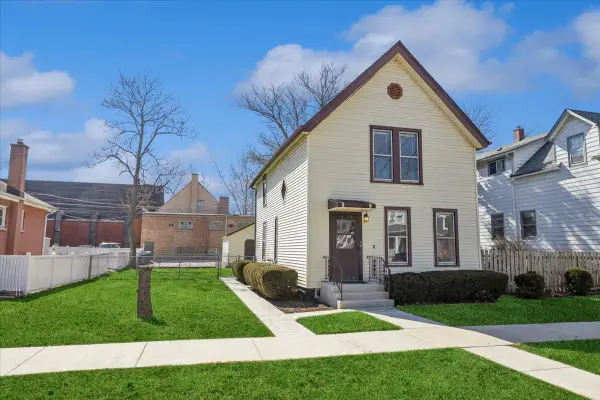 9011 Sheridan Avenue, Brookfield, IL 60513