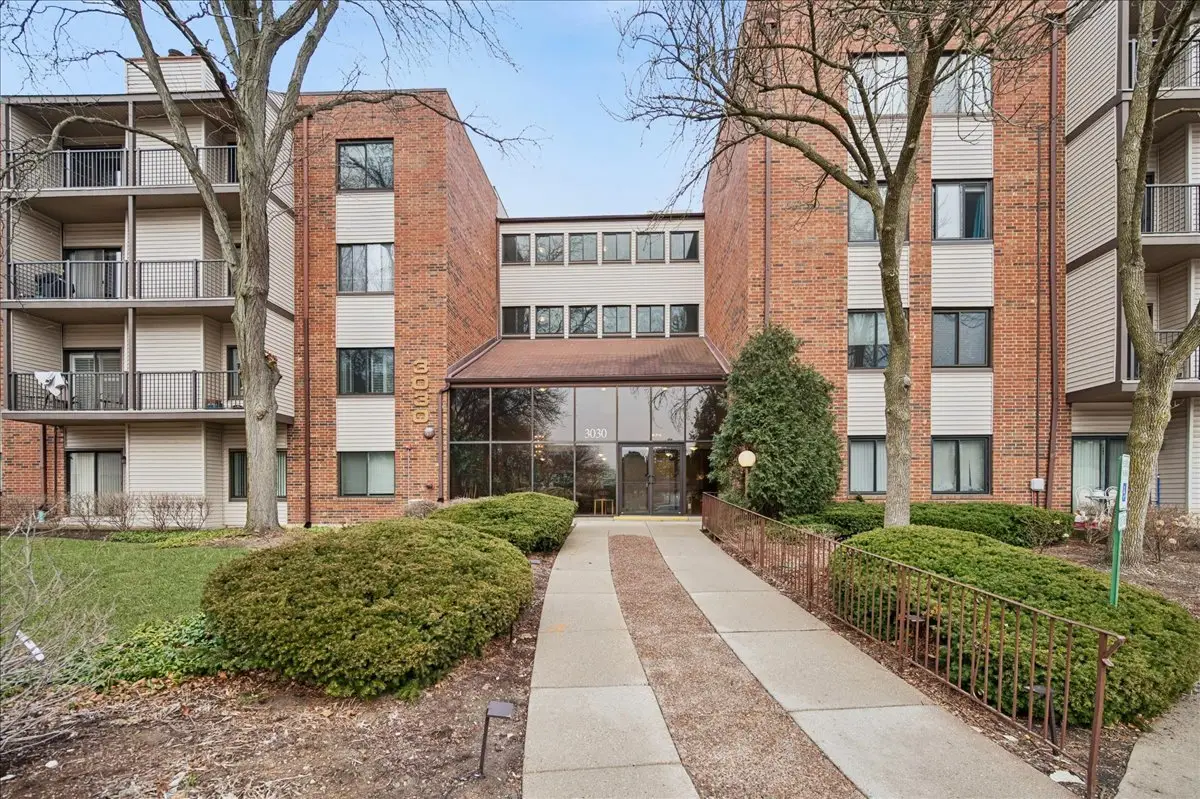 3030 Pheasant Creek Drive #402, Northbrook, IL 60062 - #1