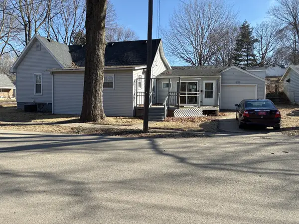 804 Monroe Avenue, Dixon, IL 61021