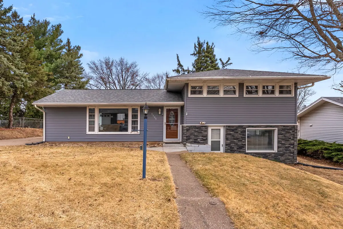 1135 5th Avenue N, Clinton, IA 52732 - #1