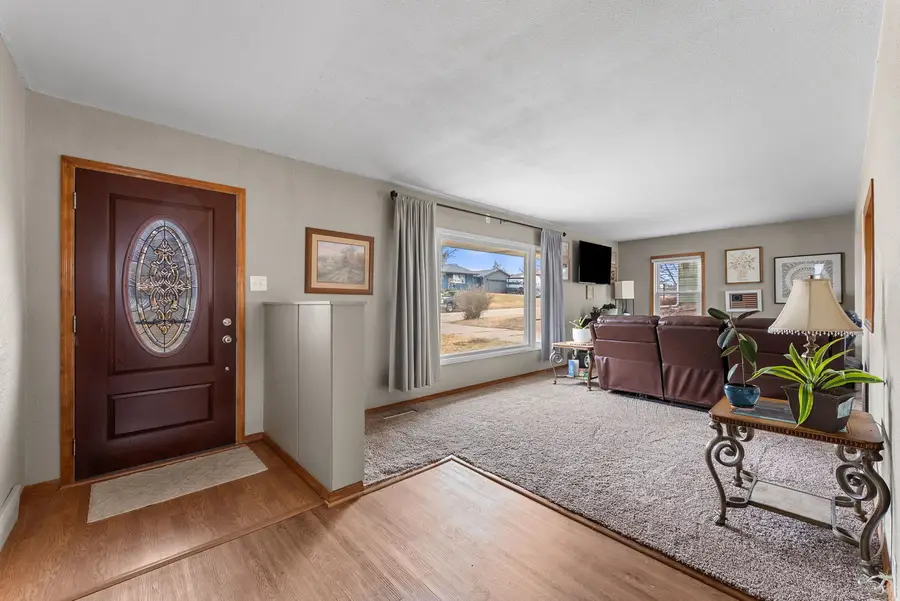 1135 5th Avenue N, Clinton, IA 52732 - #3