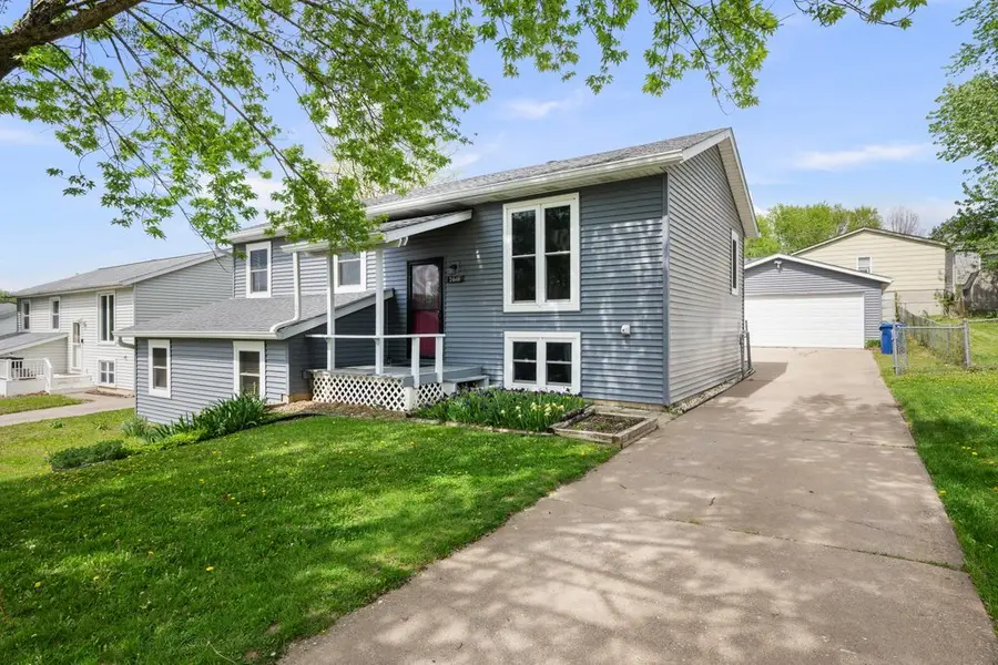 2616 Sheffield Drive, Davenport, IA 52806 - #2