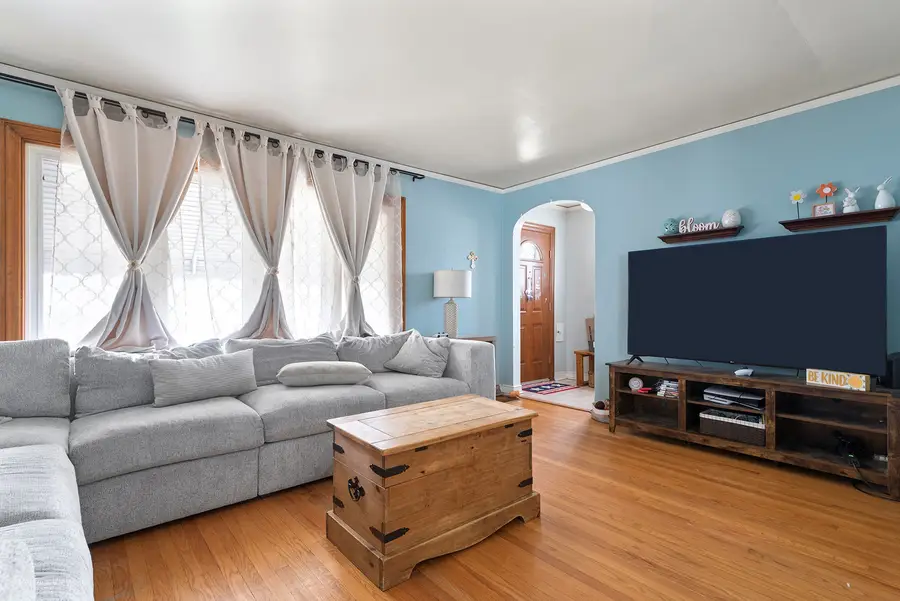 10833 S Avenue M, Chicago, IL 60617 - #3