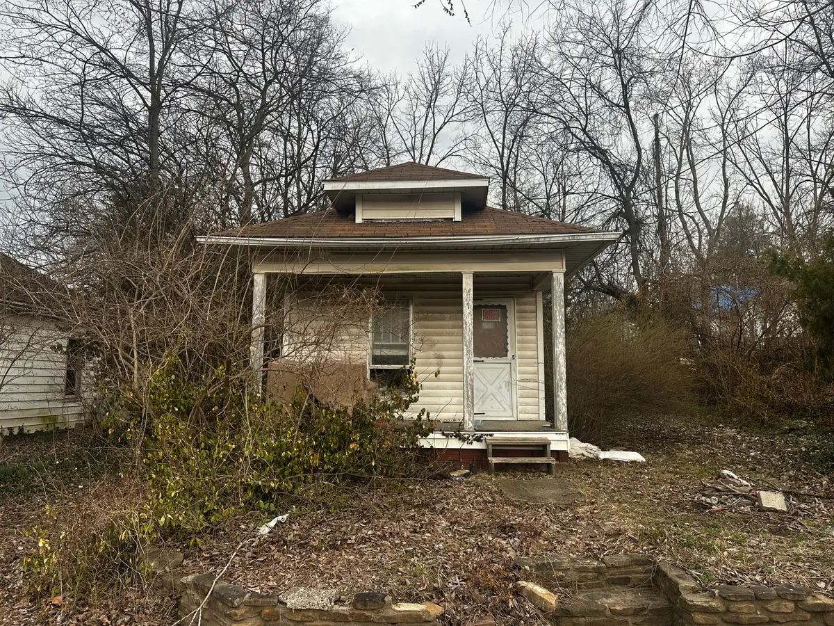 516 W Elm Street, Harrisburg, IL 62946 - #1