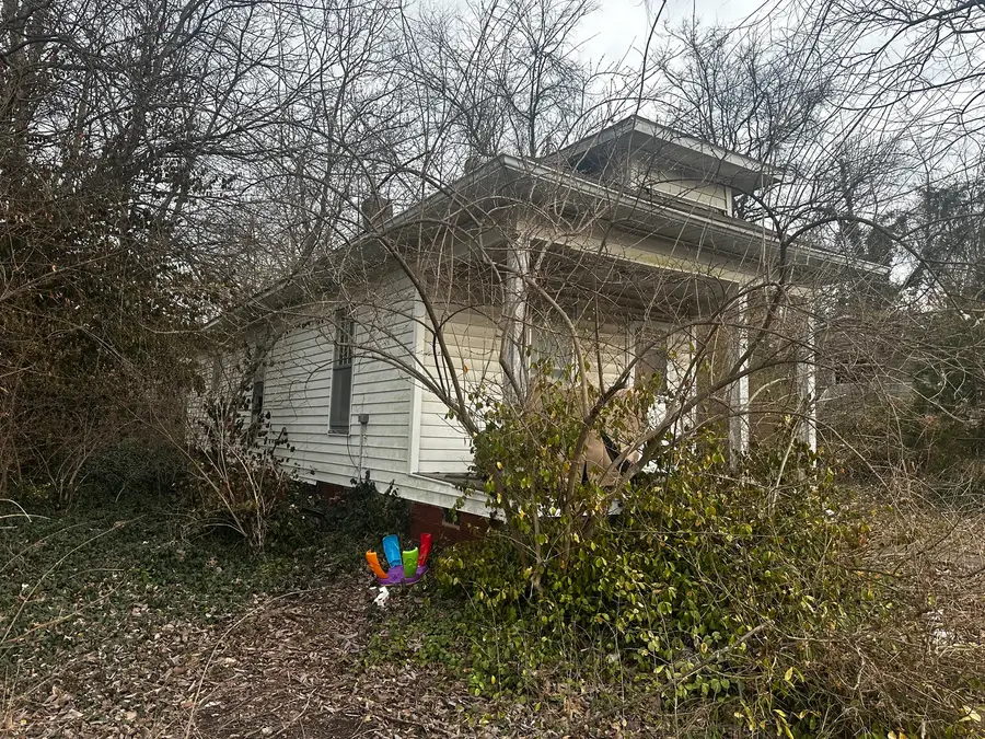 516 W Elm Street, Harrisburg, IL 62946 - #3