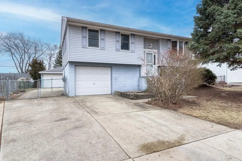 325 Hale Avenue, Romeoville, IL 60446 - #1