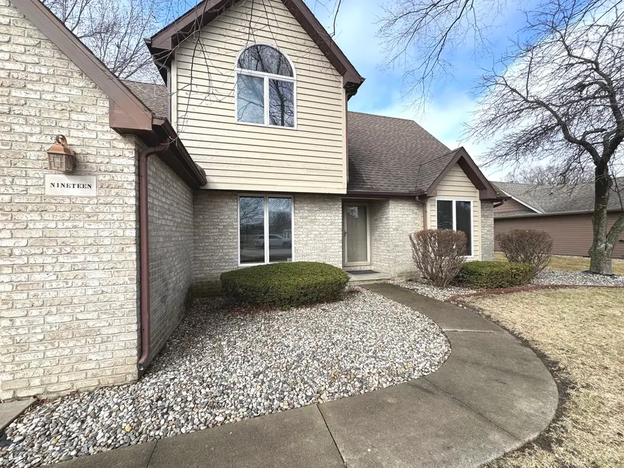 19 Old Farm N Court, Bradley, IL 60915 - #2
