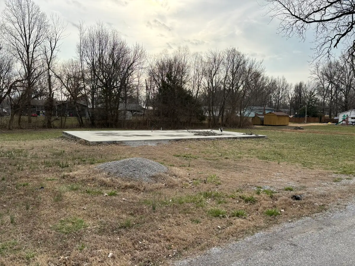 1000 S Wilson Street, Benton, IL 62812 - #1
