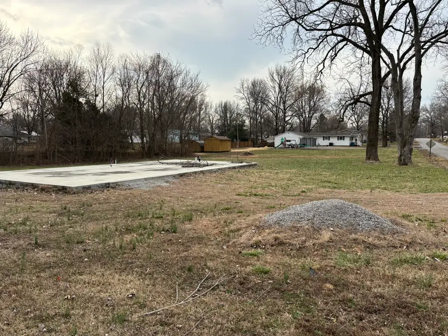 1000 S Wilson Street, Benton, IL 62812 - #3