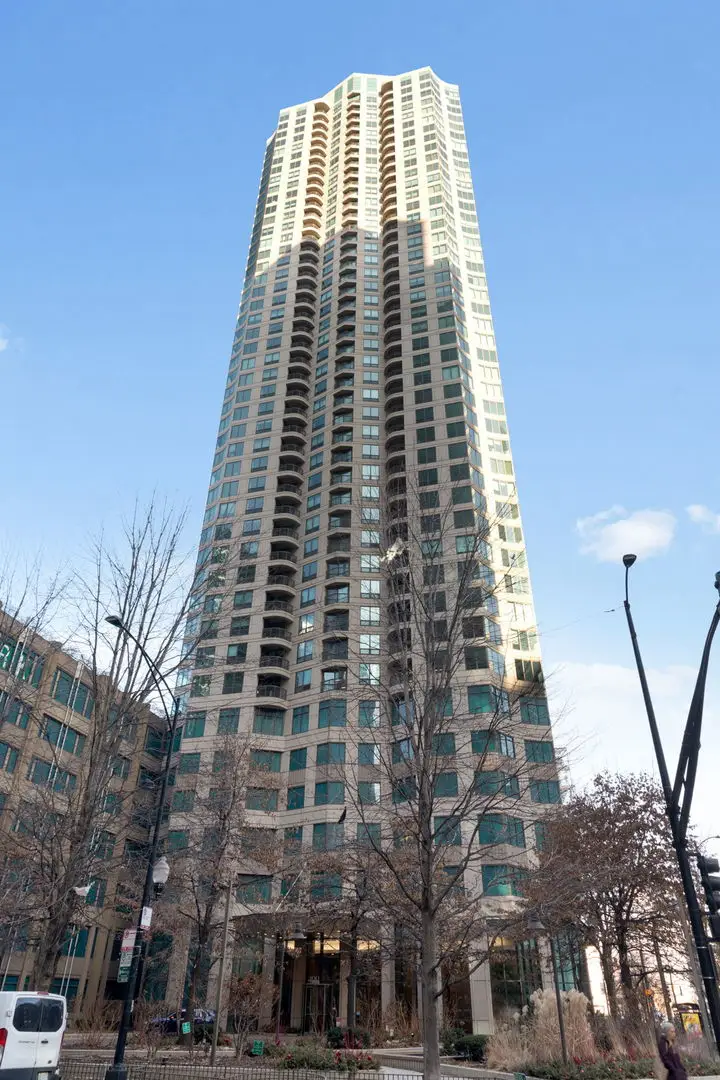 400 N La Salle Drive #2001, Chicago, IL 60654 - #1