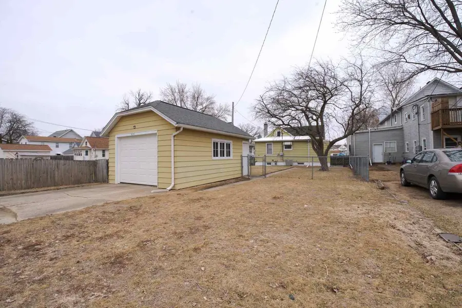 504 N 4th Street, Clinton, IA 52732 - #3