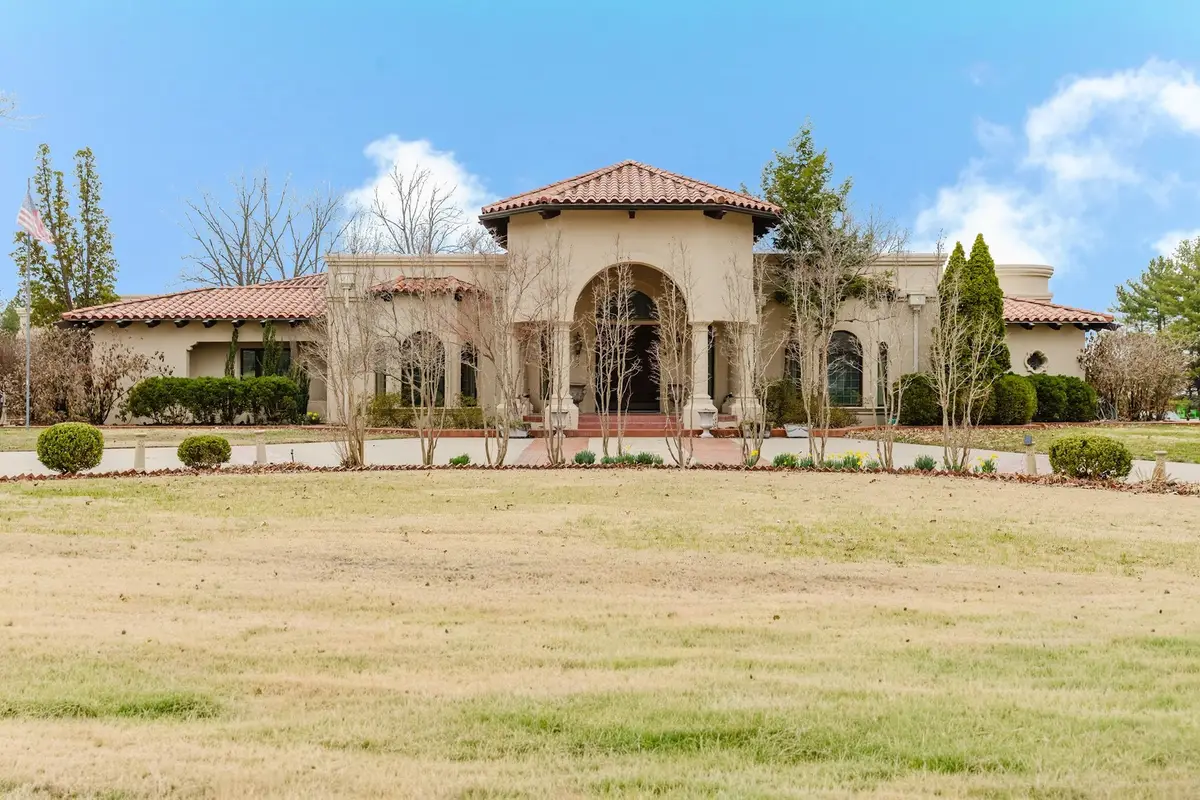 319 Country Club Lane, Harrisburg, IL 62946 - #1