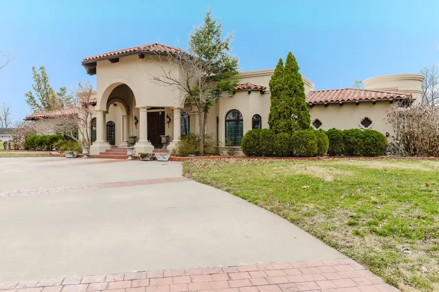 319 Country Club Lane, Harrisburg, IL 62946 - #3