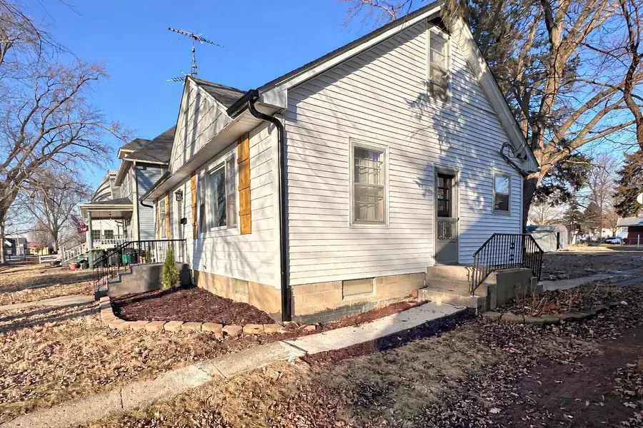 232 S Genoa Street, Genoa, IL 60135 - #2