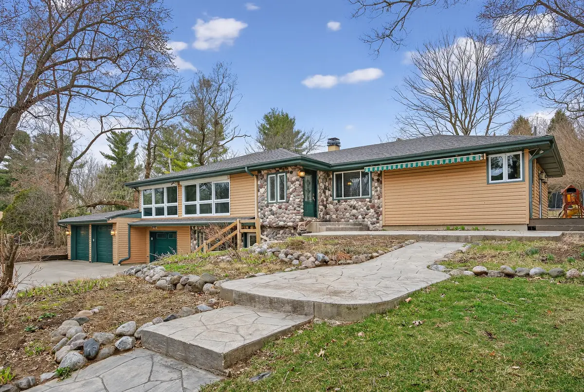 38W042 Silver Glen Road, Saint Charles, IL 60175 - #1