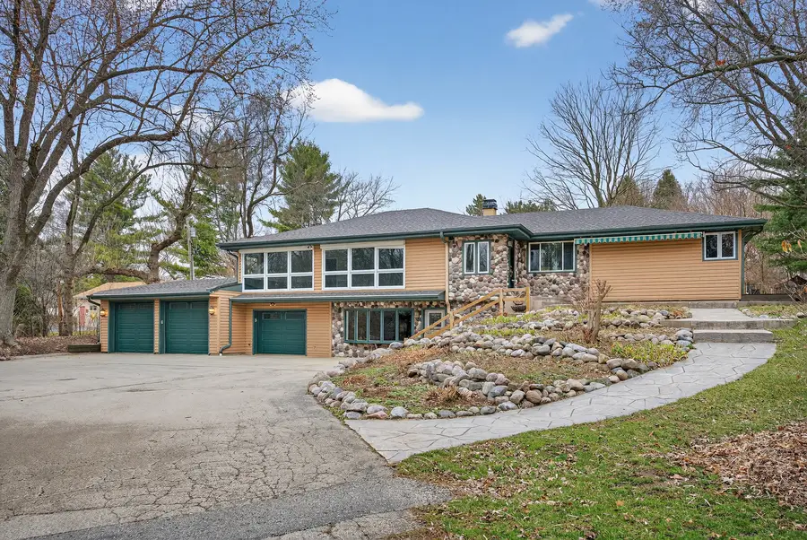 38W042 Silver Glen Road, Saint Charles, IL 60175 - #2