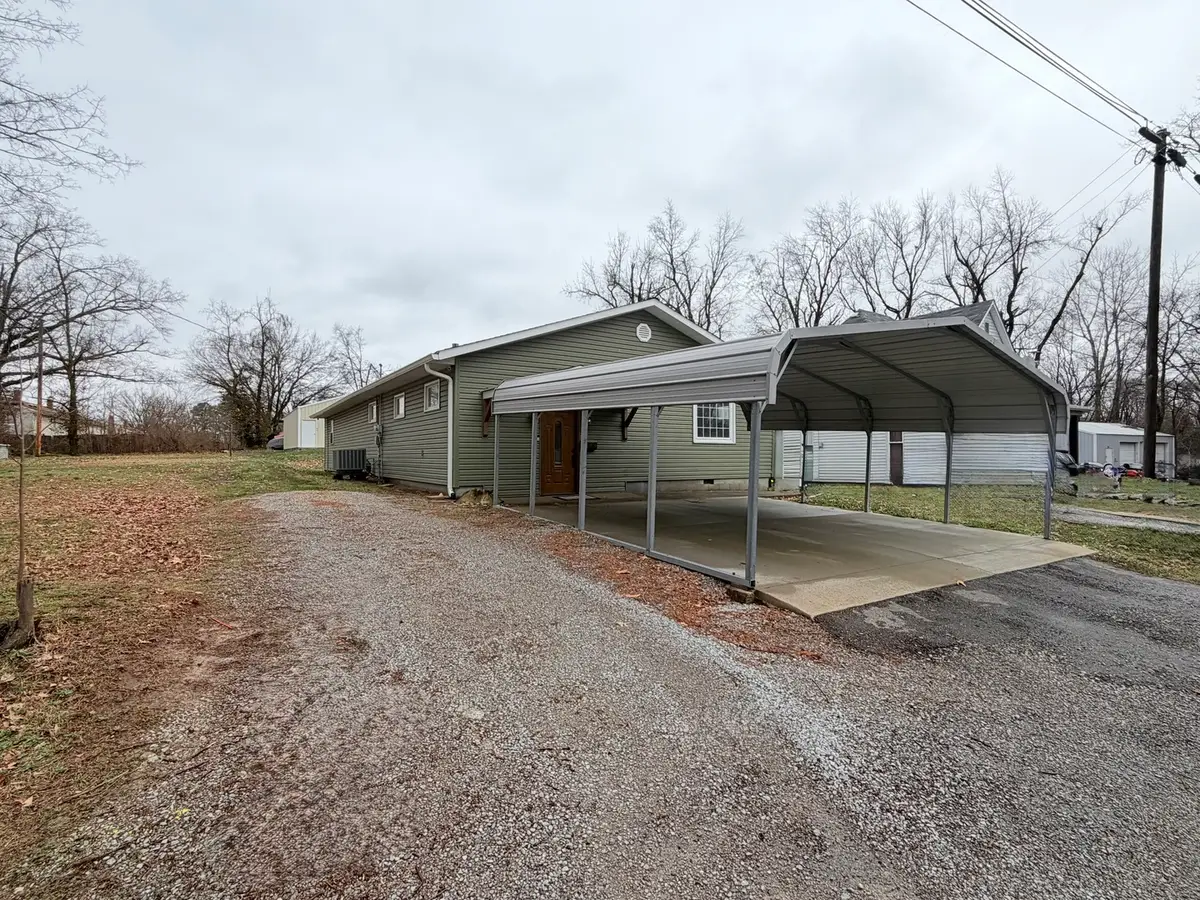 858 Benton Street, Eldorado, IL 62930 - #1