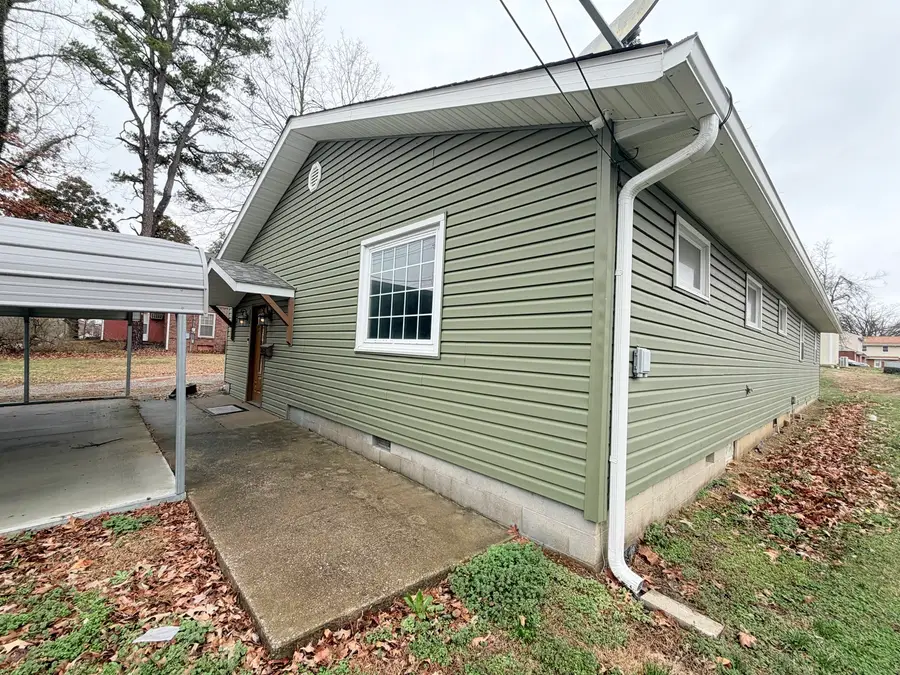 858 Benton Street, Eldorado, IL 62930 - #3