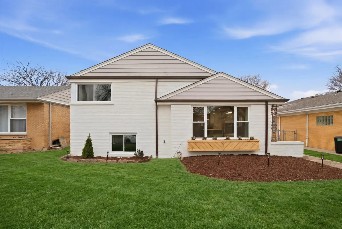 3829 W Chase Avenue, Lincolnwood, IL 60712 - #1