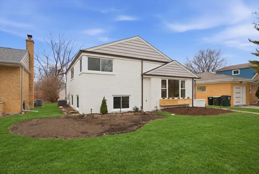 3829 W Chase Avenue, Lincolnwood, IL 60712 - #2