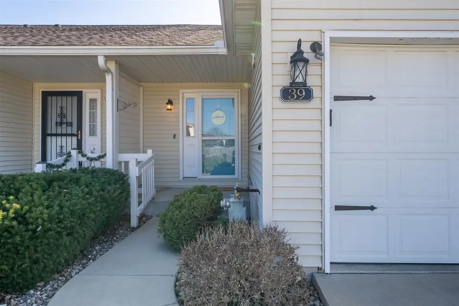 39 Oak Park Road, Bloomington, IL 61701 - #2