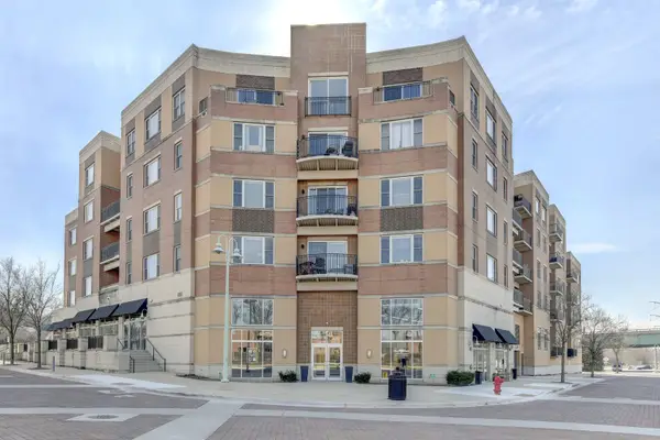 300 Village Circle #503, Willow Springs, IL 60480