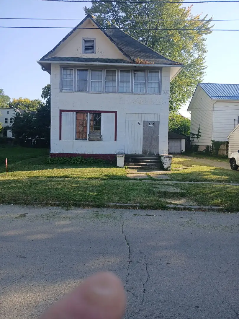 105 W Pleasant Street, Freeport, IL 61032 - #1