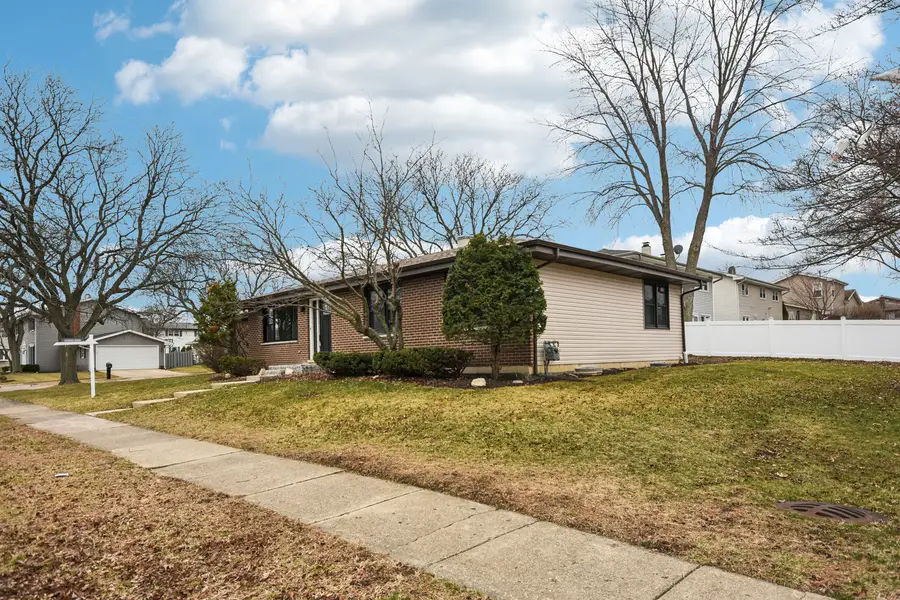 329 Antelope Trail, Carol Stream, IL 60188 - #2