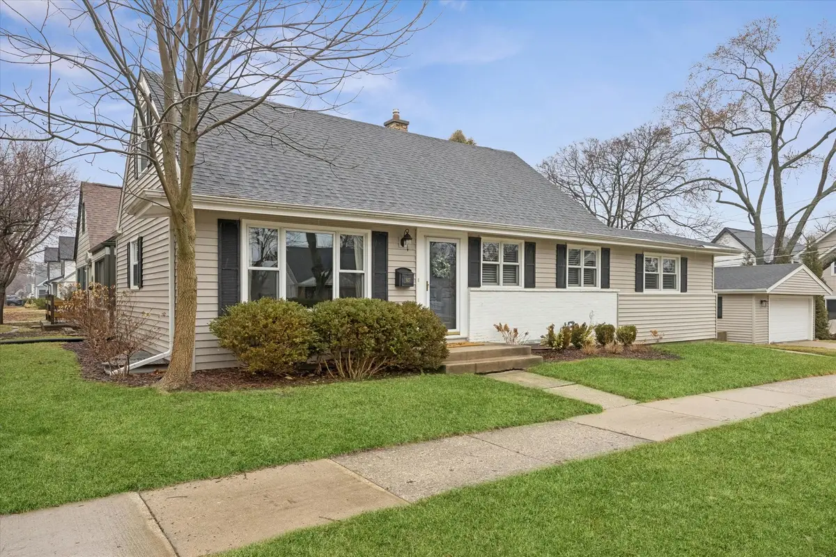 927 N Haddow Avenue, Arlington Heights, IL 60004 - #1