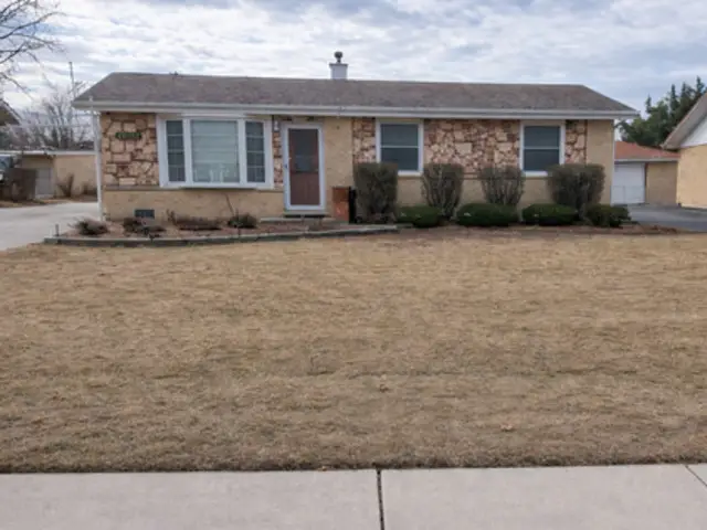 13212 W Playfield Drive, Crestwood, IL 60418 - #1