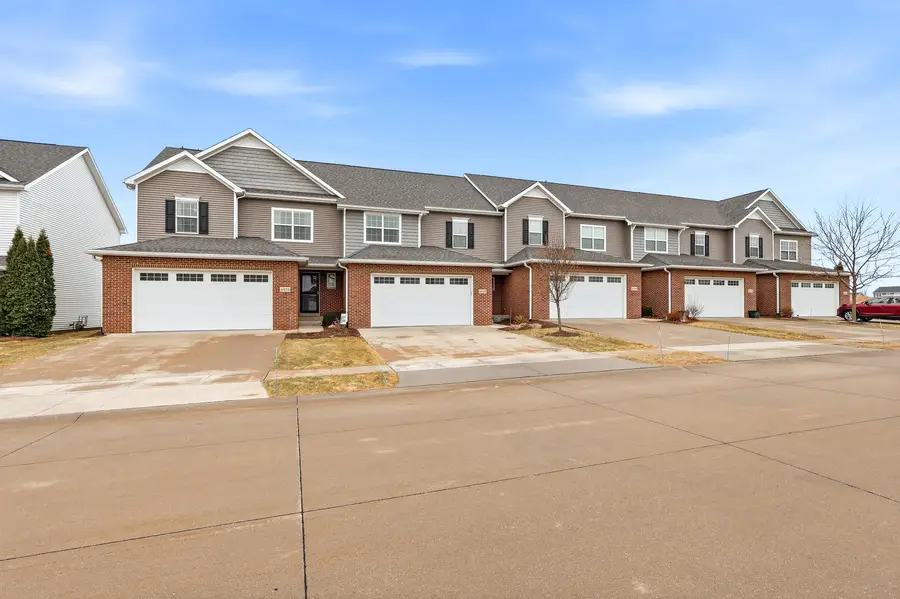 4428 Slate Creek Drive, Bettendorf, IA 52722 - #3