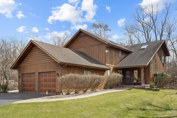 9706 Fox Shores Drive, Algonquin, IL 60102