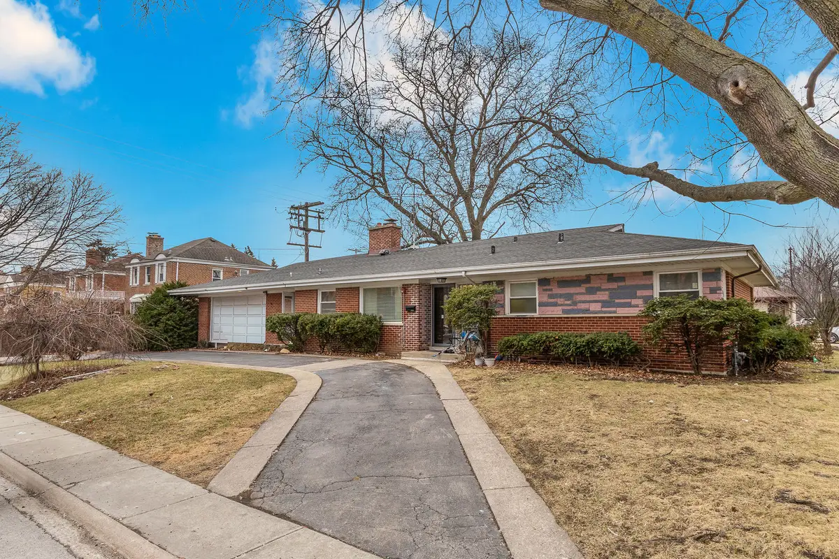 6756 N Keating Avenue, Lincolnwood, IL 60712 - #1