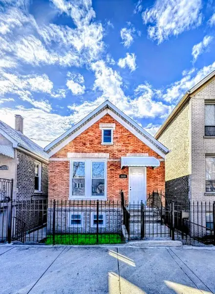 2828 S Emerald Avenue, Chicago, IL 60616