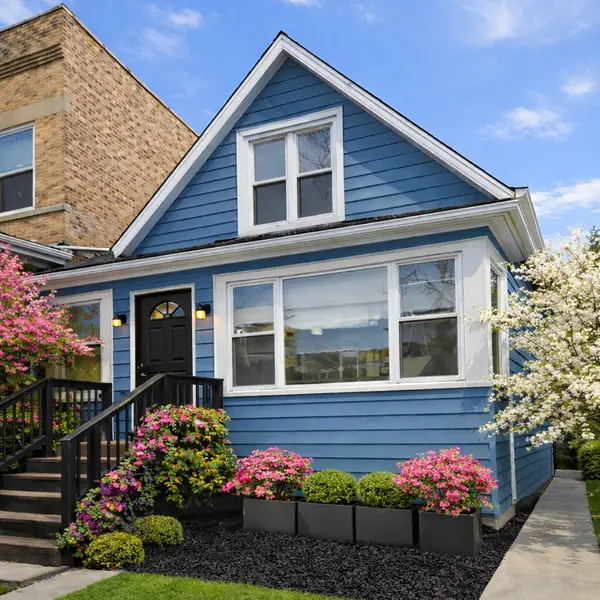 4906 W Gladys Avenue, Chicago, IL 60644