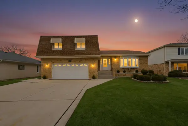 707 S Noah Terrace, Mount Prospect, IL 60056