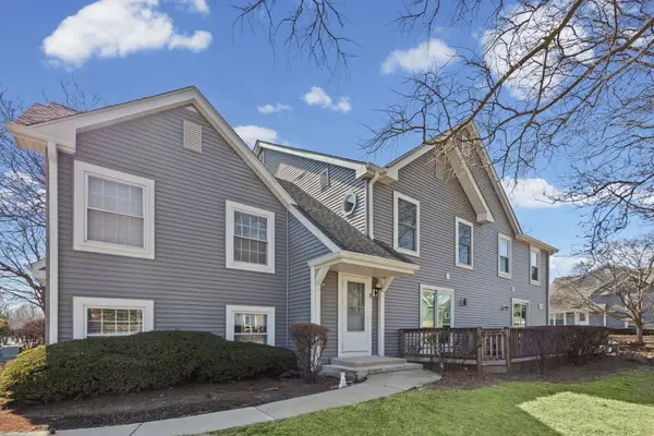 2703 Wayfaring Lane #B, Lisle, IL 60532