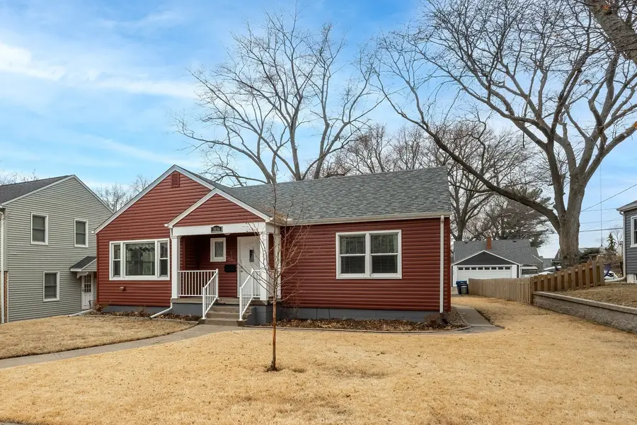 3036 Tremont Avenue, Davenport, IA 52803 - #3