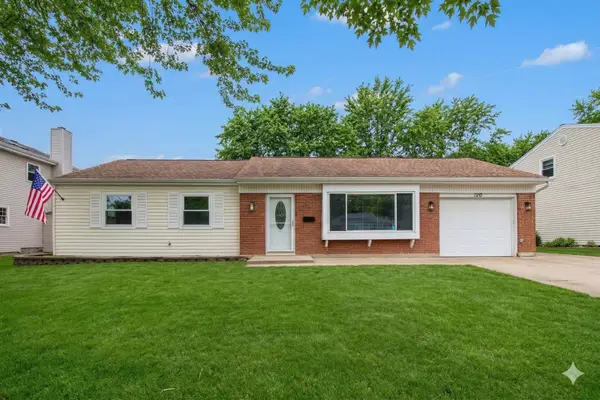 120 Ellington Drive, Schaumburg, IL 60194