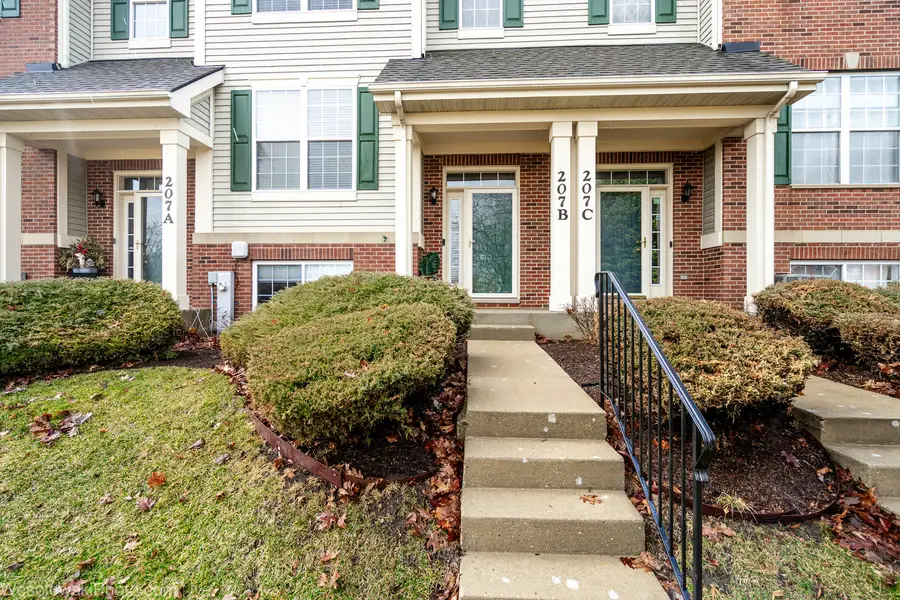 207 N Louis Street #B, Mount Prospect, IL 60056 - #3