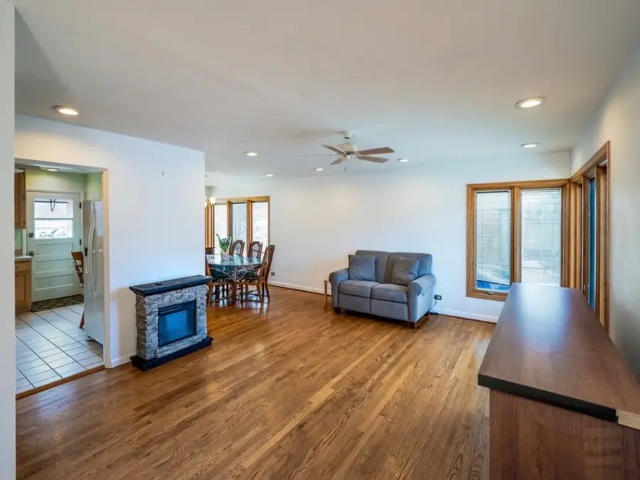 4715 W Lake Avenue, Glenview, IL 60025 - #2