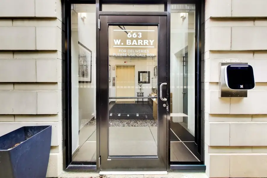 663 W Barry Avenue #4C, Chicago, IL 60657 - #3