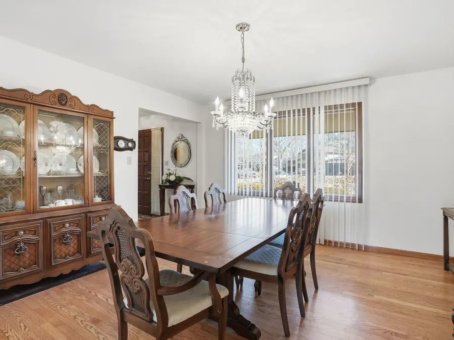 5722 Doe Circle, Westmont, IL 60559 - #3