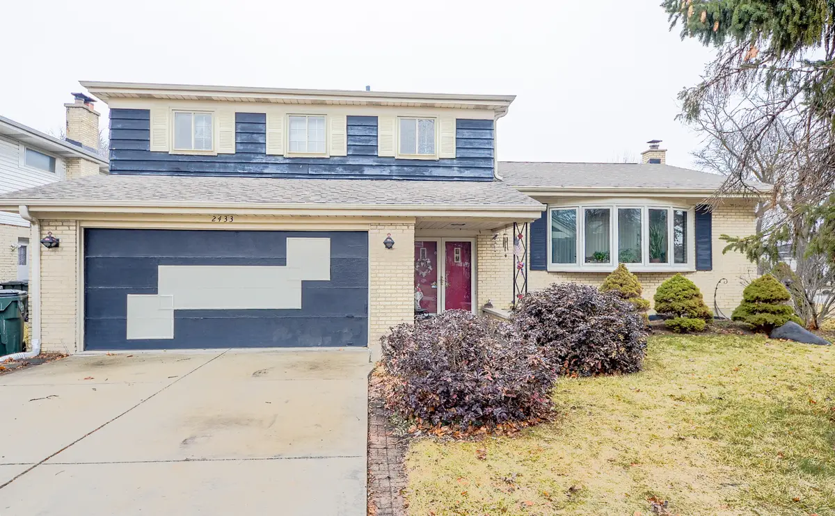 2433 S Shag Bark Trail, Arlington Heights, IL 60005 - #1