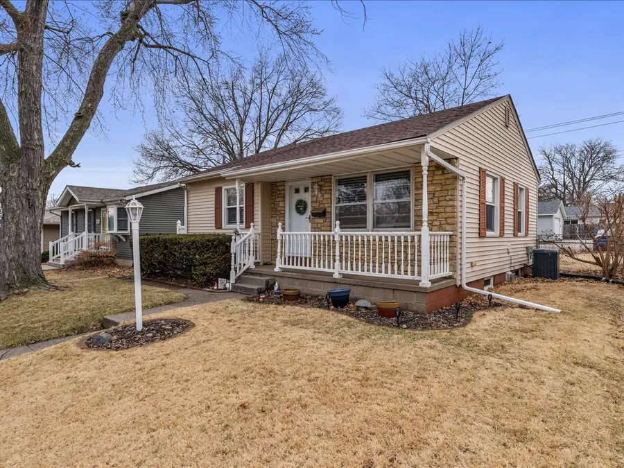 2538 Bellevue Avenue, Bettendorf, IA 52722 - #2